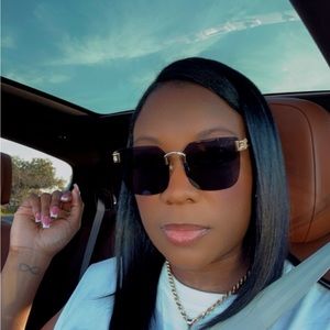 Meet your Posher, Dena